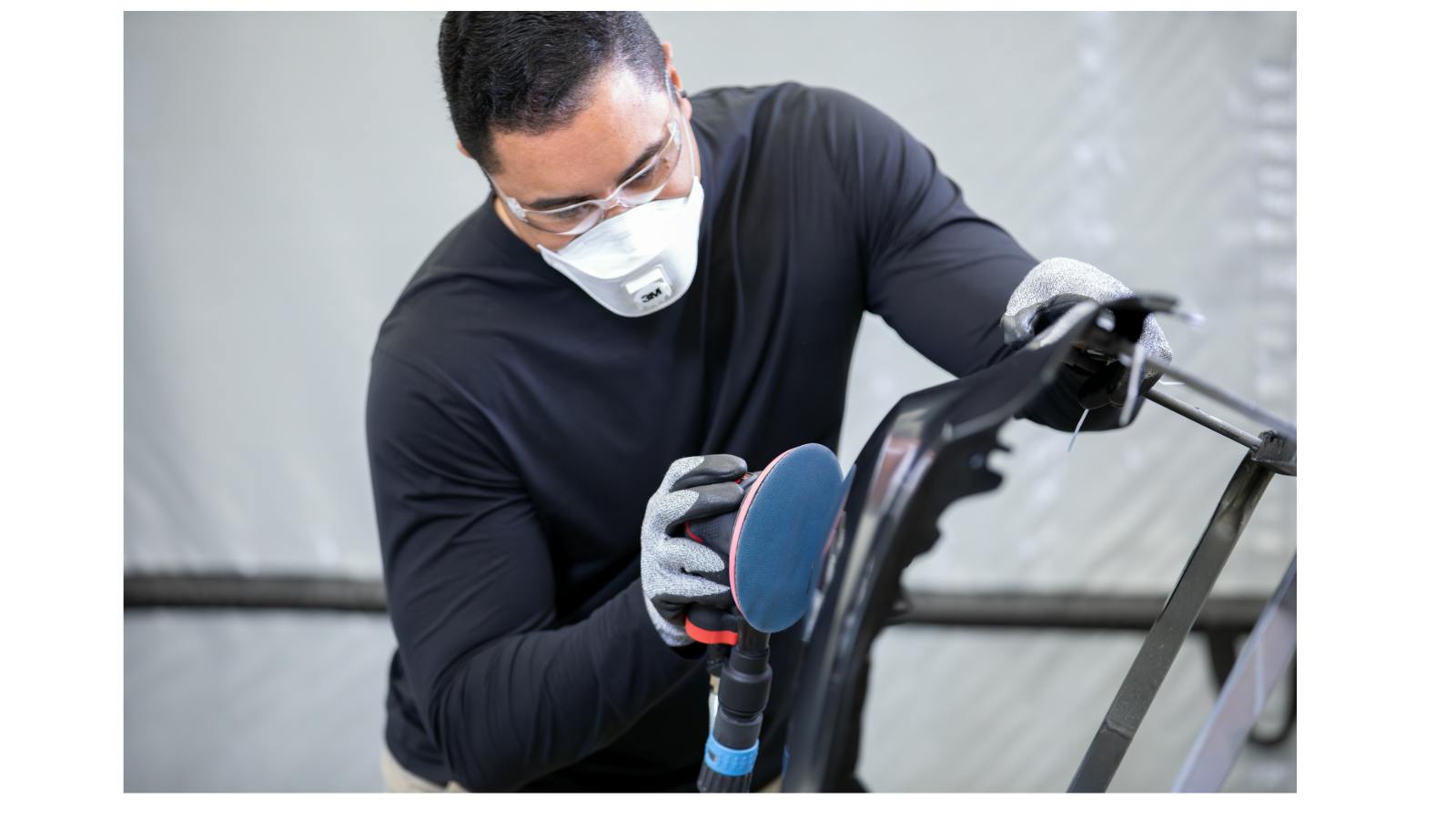 Collision repair sanding shown in the 3M sponsored product feature.